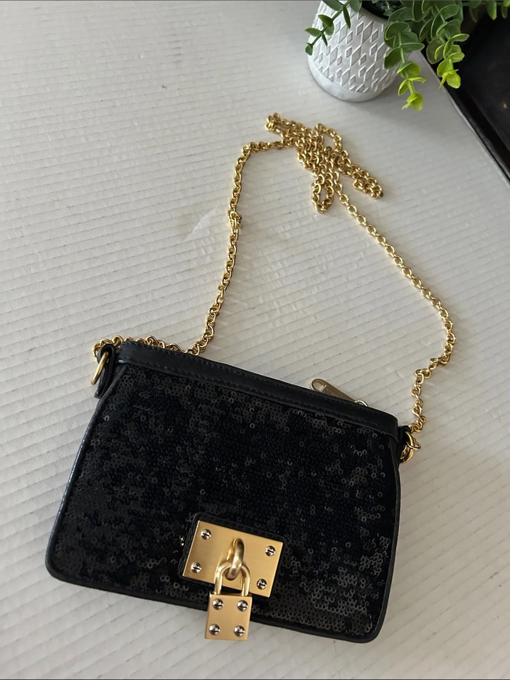 Alexis Hudson chic black